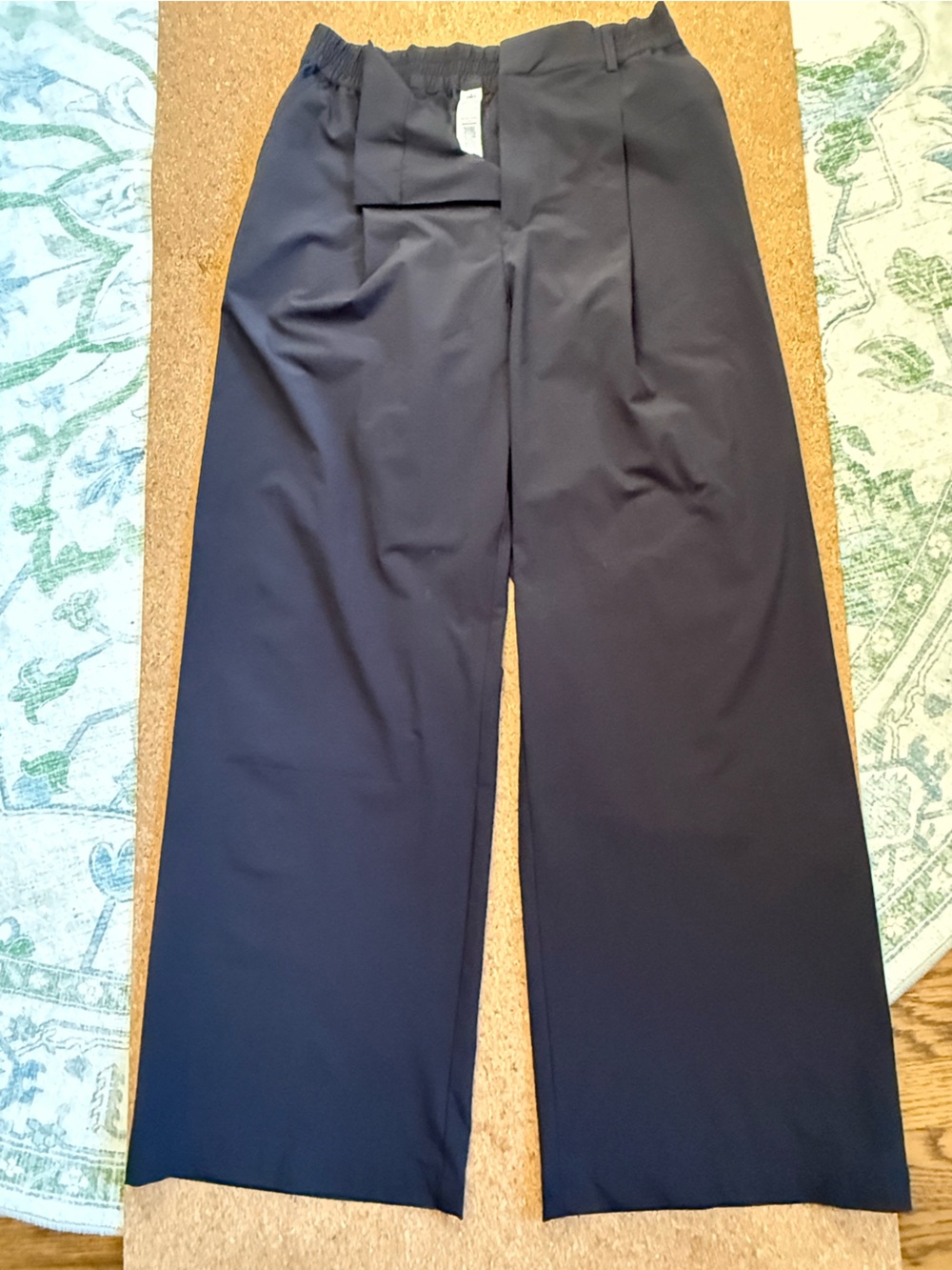 ALO Yoga Women’s Black Jogger-Style Pant